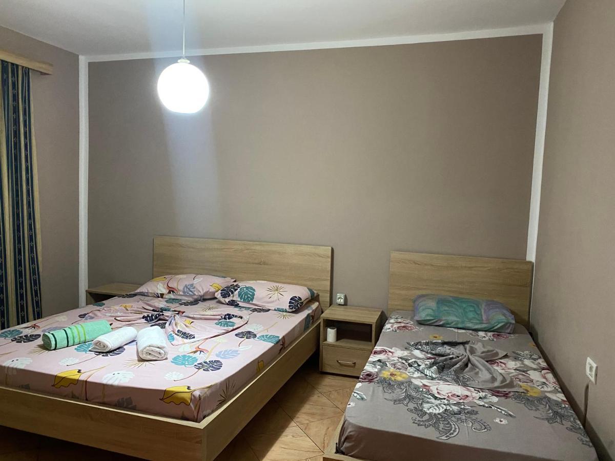 Guesthouse Sense Tirana Buitenkant foto