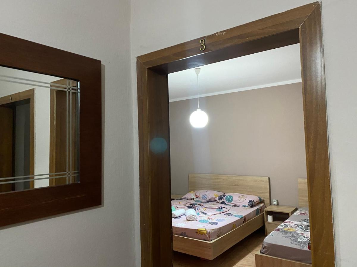 Guesthouse Sense Tirana Buitenkant foto