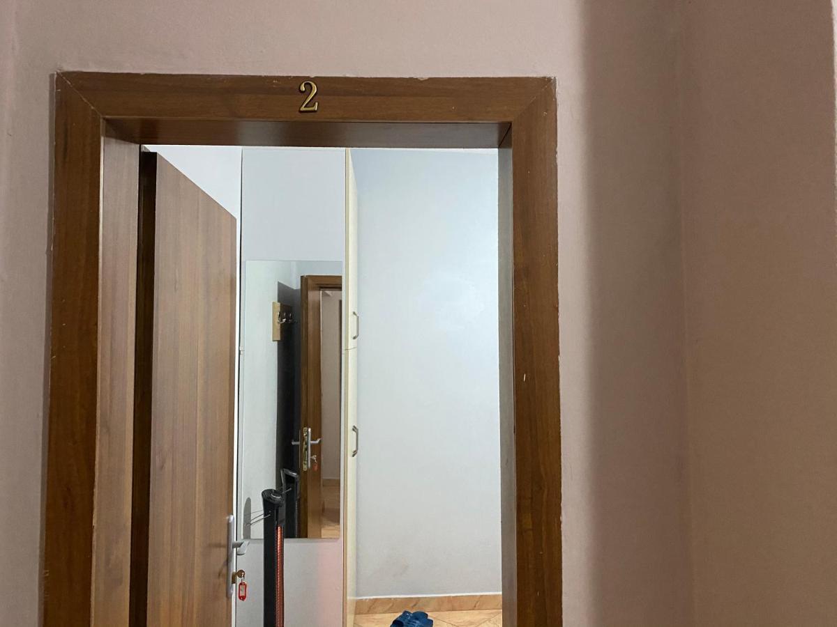 Guesthouse Sense Tirana Buitenkant foto