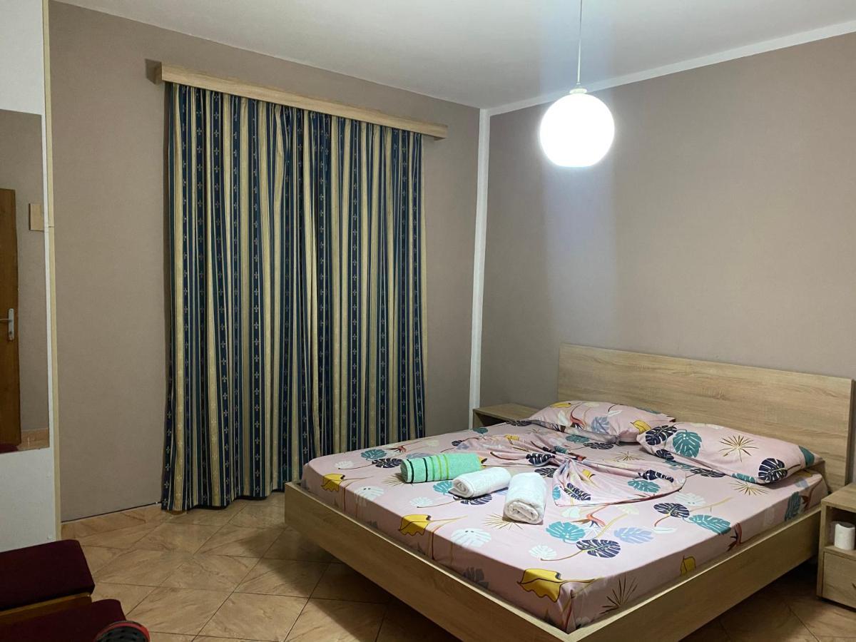 Guesthouse Sense Tirana Buitenkant foto